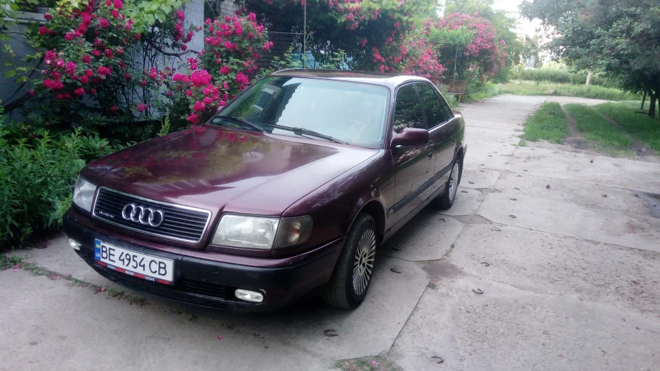 Audi 100 2