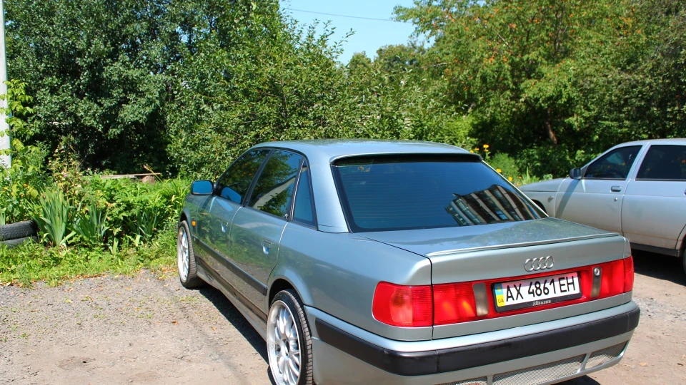 Audi 100 2