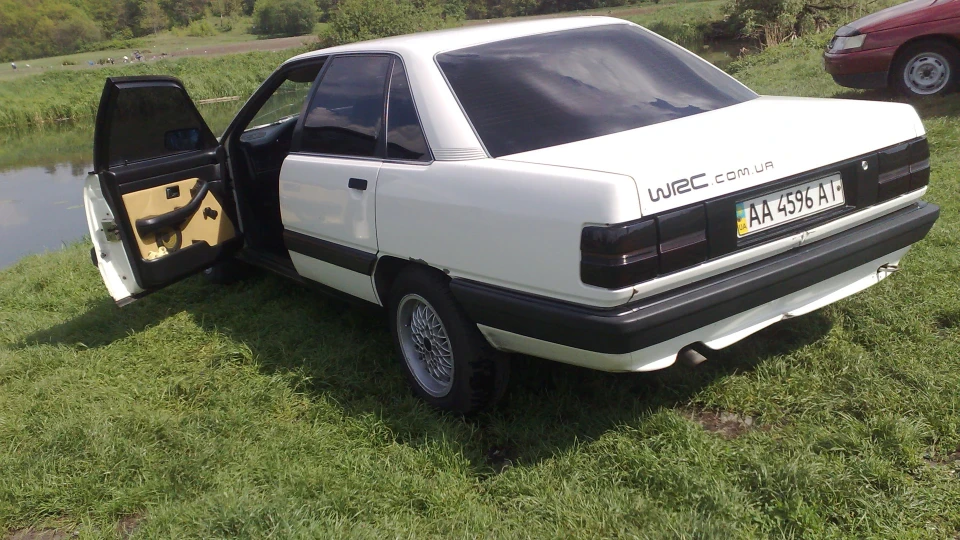 Audi 100 2