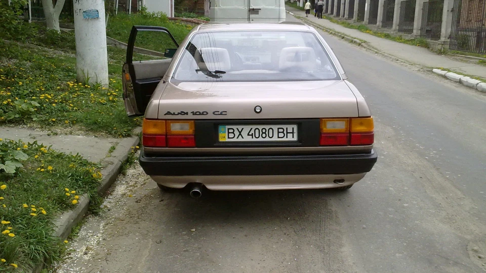 Audi 100 2