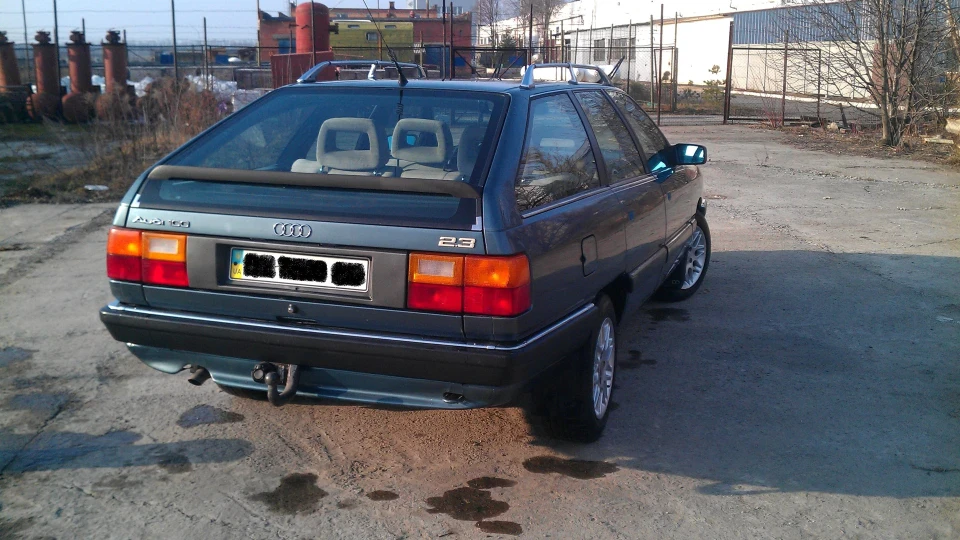 Audi 100 2