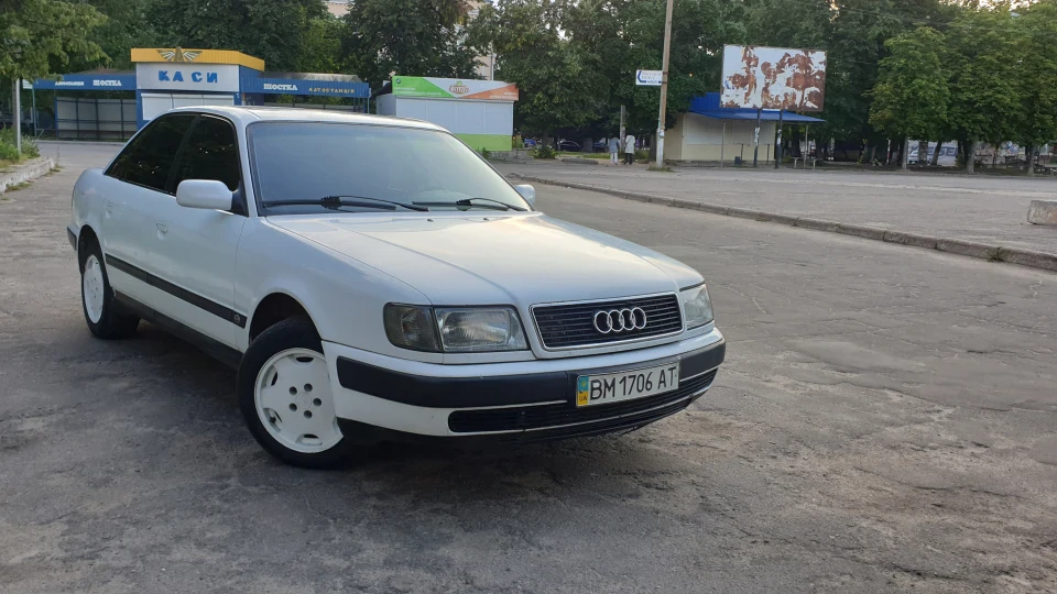Audi 100 2