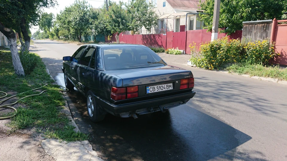 Audi 100 2