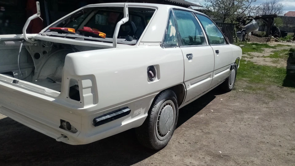 Audi 100 2