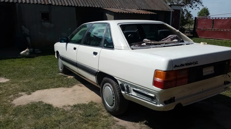 Audi 100 4