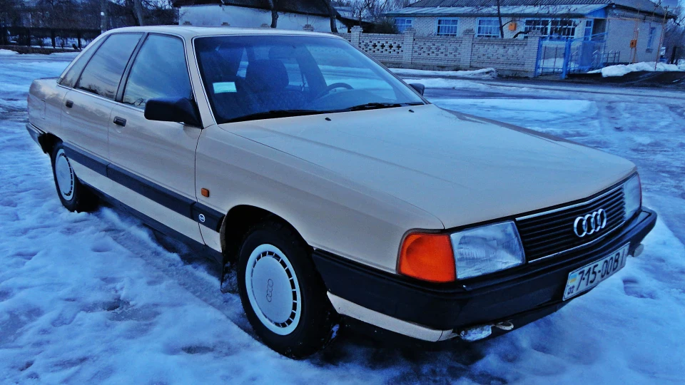 Audi 100