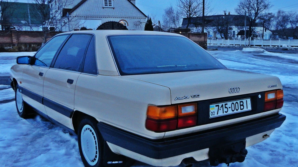 Audi 100 2