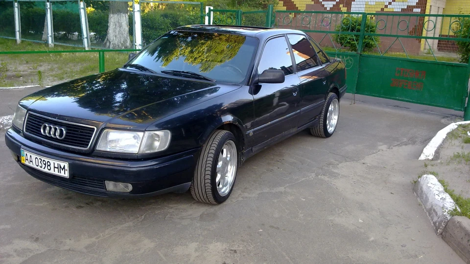 Audi 100 2