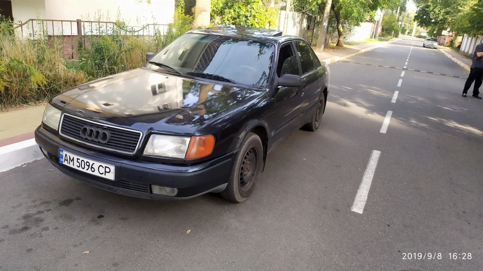 Audi 100
