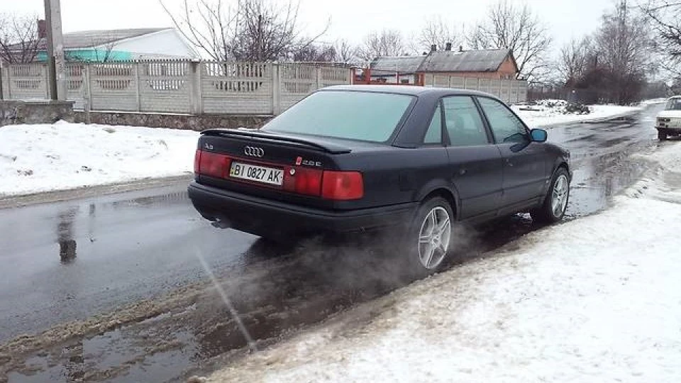 Audi 100 2