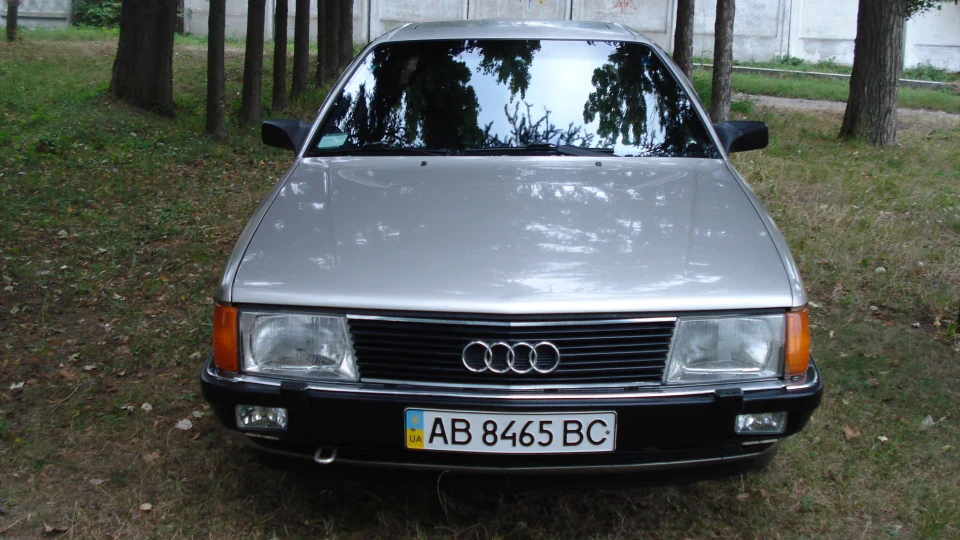 Audi 100 2