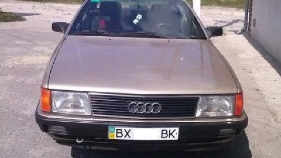 Audi 100 2