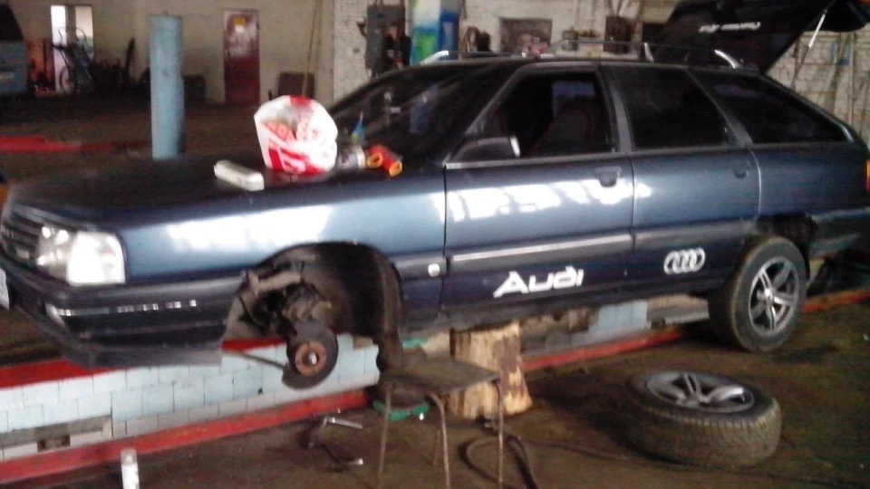 Audi 100 2