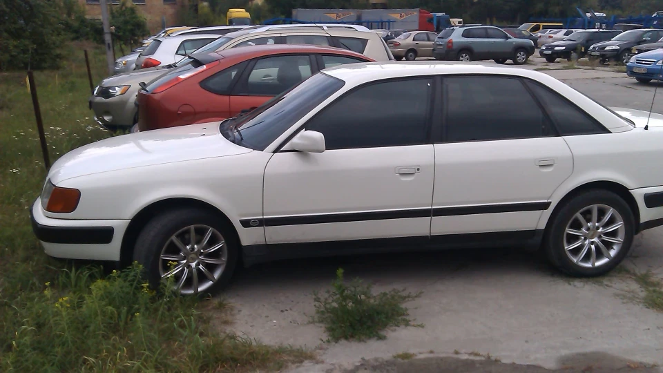 Audi 100 2