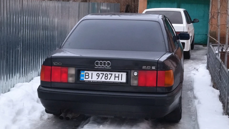 Audi 100