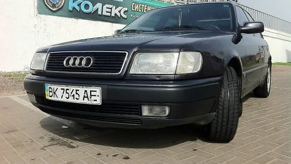 Audi 100 2