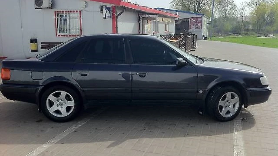 Audi 100 4