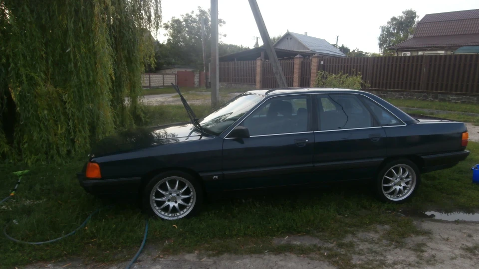 Audi 100 2