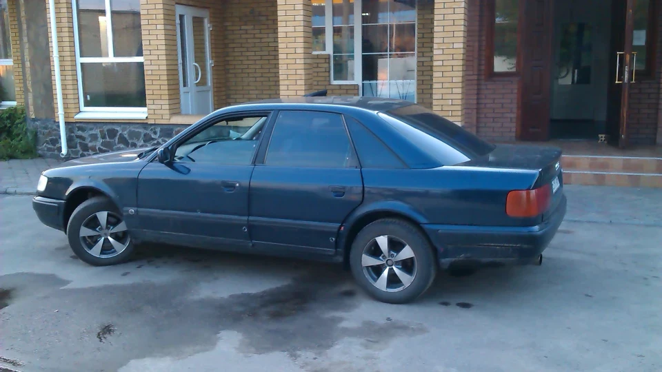 Audi 100 2