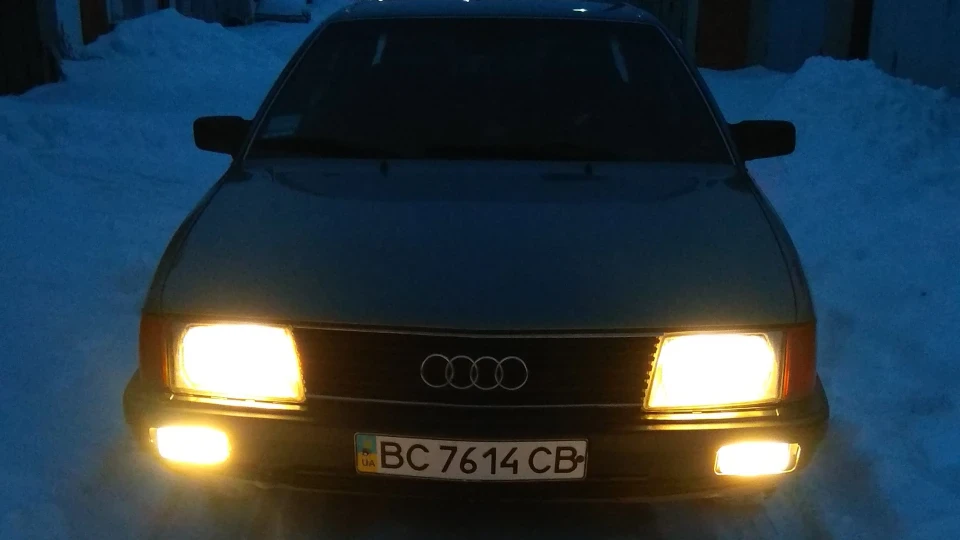 Audi 100 2