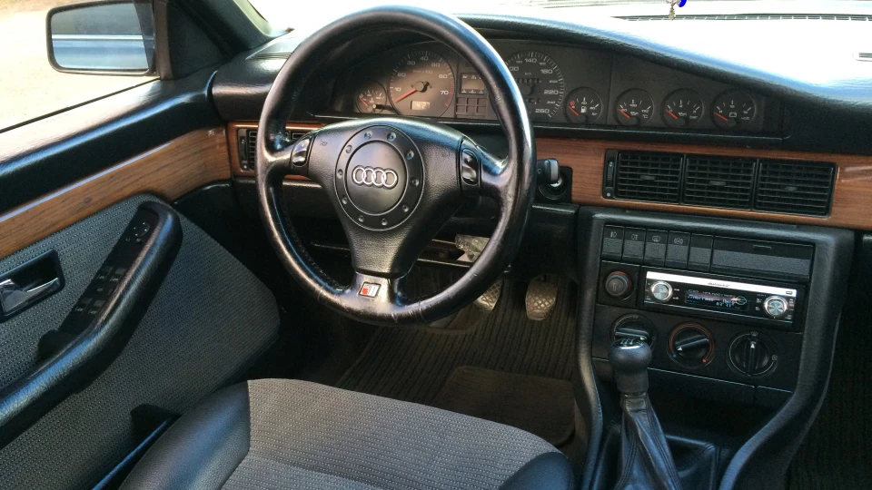 Audi 100 2
