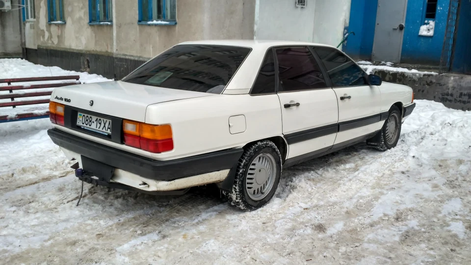 Audi 100 2