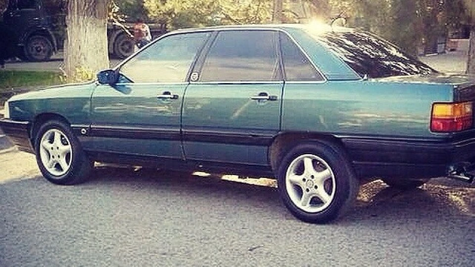 Audi 100 2