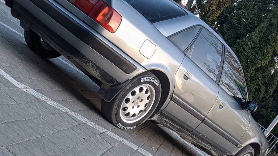 Audi 100 2