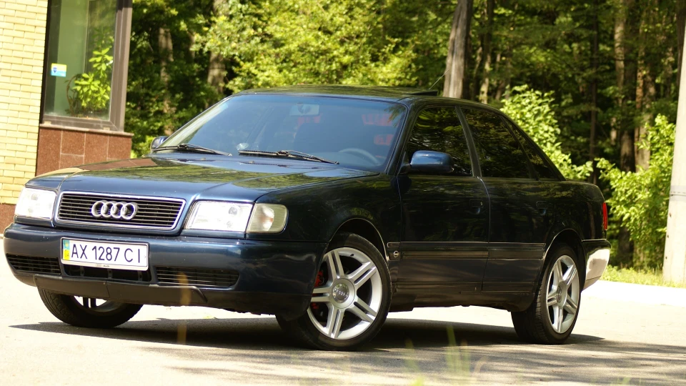 Audi 100 2