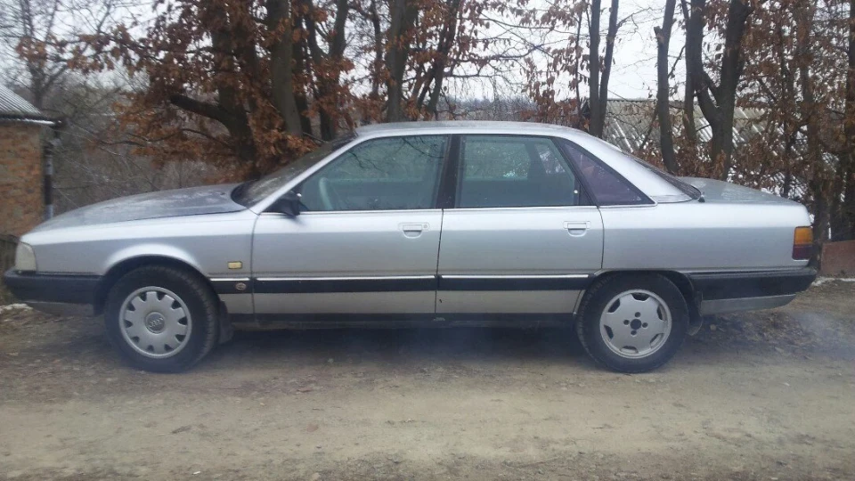 Audi 100 2