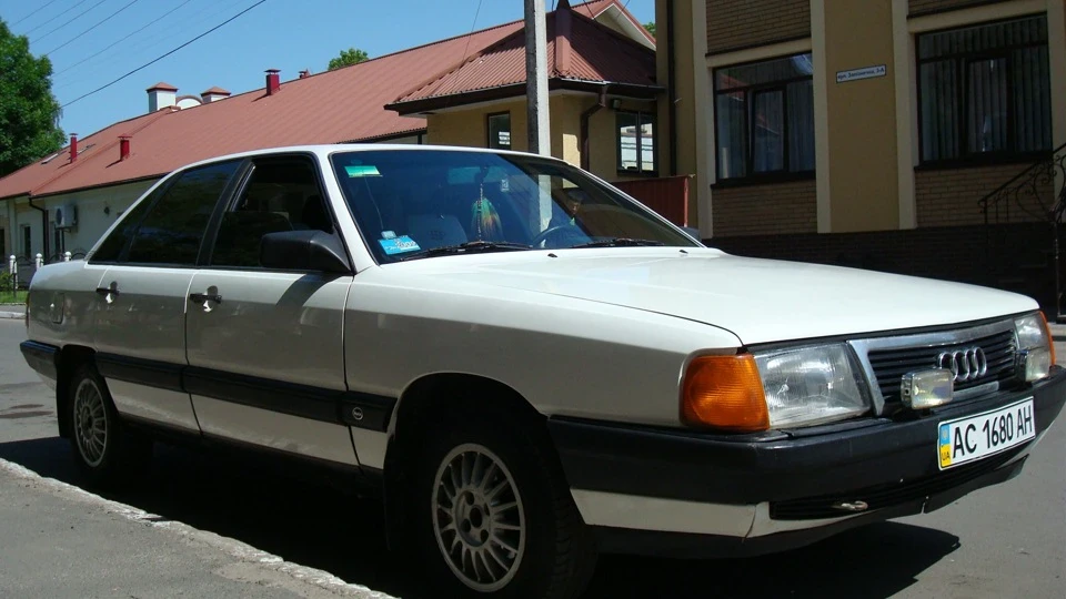 Audi 100 1.8 S 3