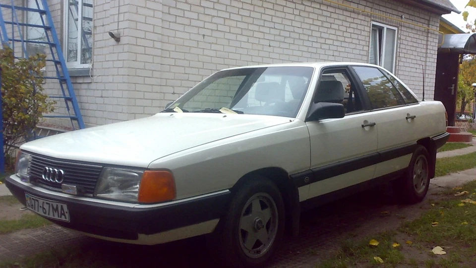 Audi 100 1,8