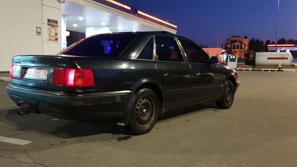 Audi 100 2.3