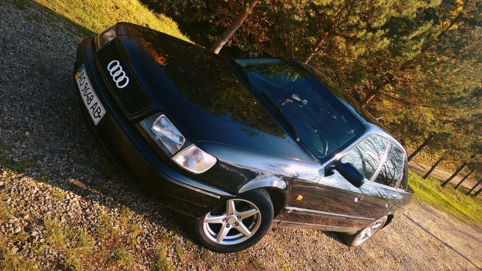 Audi 100 2.8 перша) 2