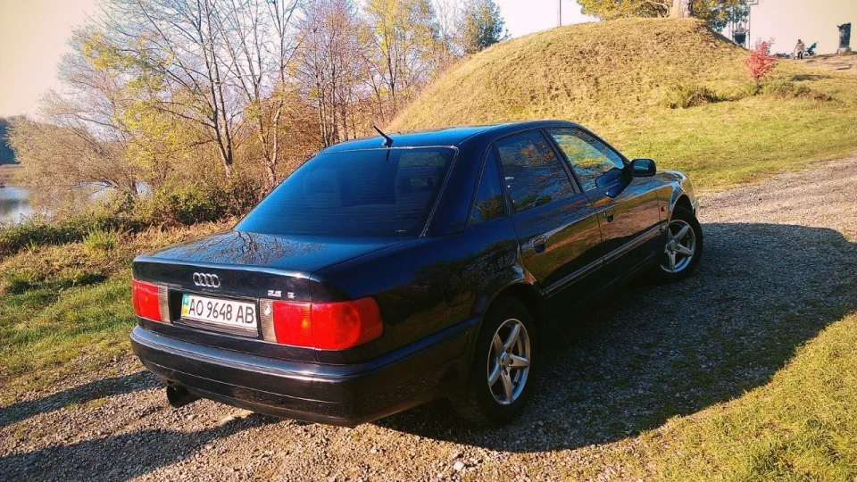 Audi 100 2.8 перша) 3