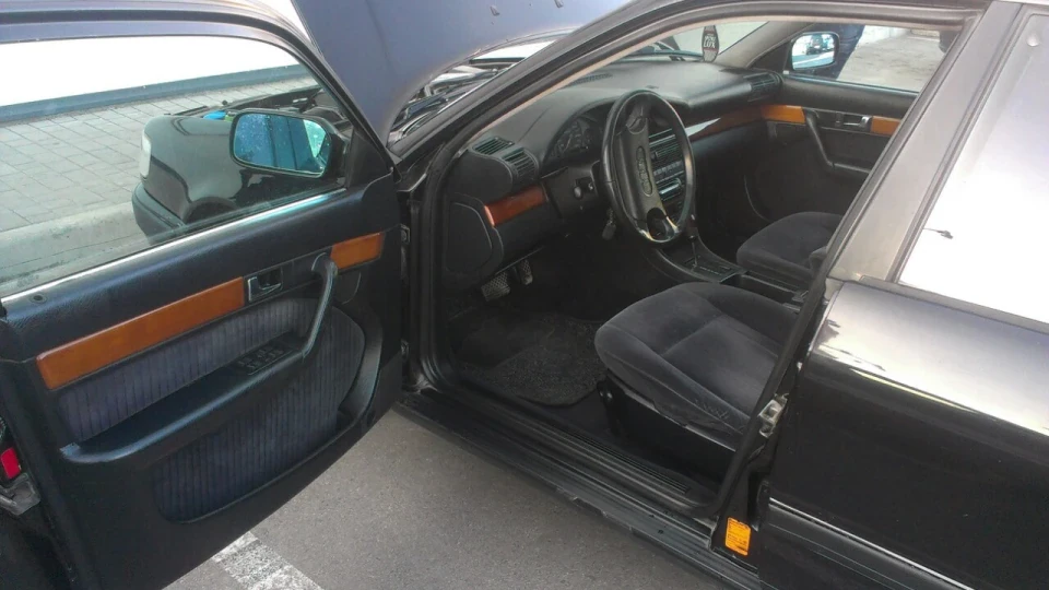 Audi 100 2.8 V6 4