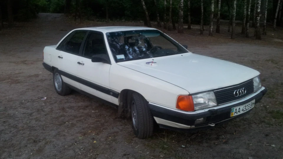Audi 100 Білий Лімузин