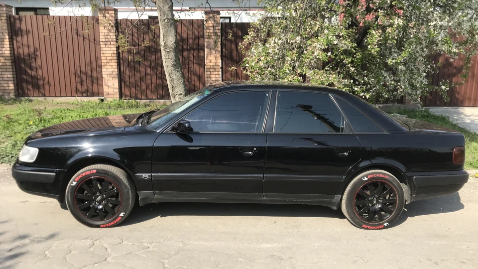 Audi 100 Black 2