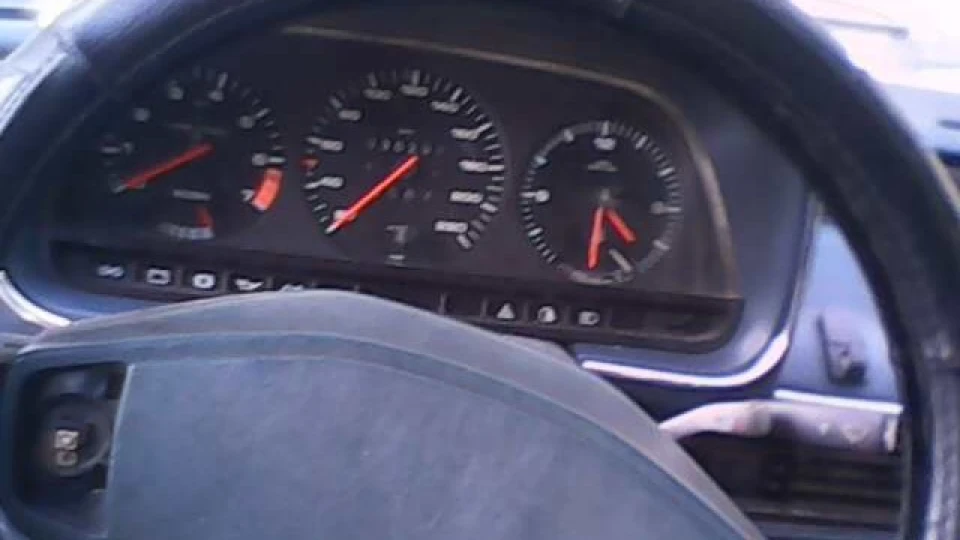 Audi 100 Blau Frau 2