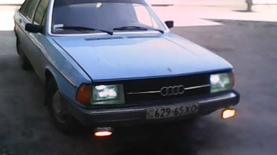 Audi 100 Blau Frau 4