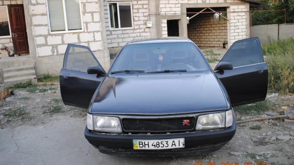 Audi 100 велика чорна 2