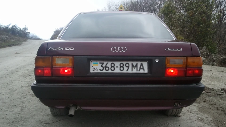 Audi 100 велика красива машина 2