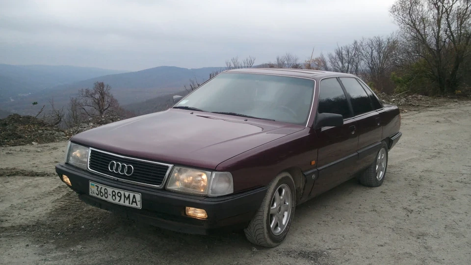Audi 100 велика красива машина 3
