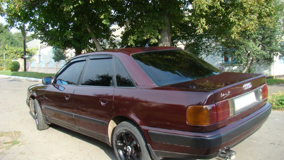 Audi 100 бордовий металік 2