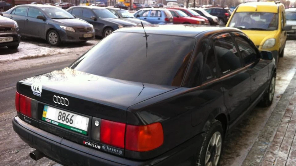 Audi 100 Чорний металік 2,8 л 4