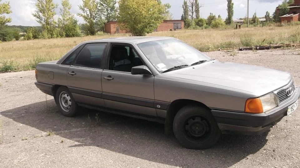 Audi 100 Frau 2