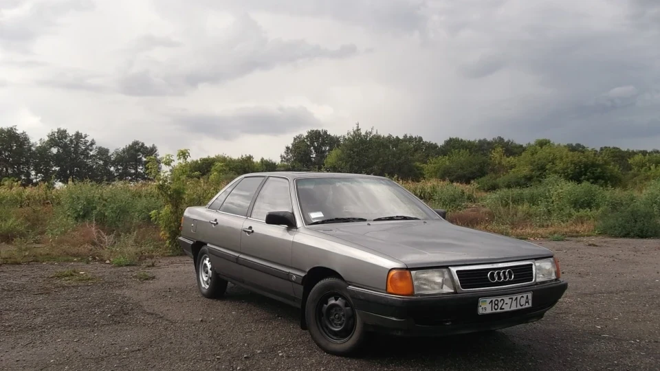 Audi 100 Frau 3