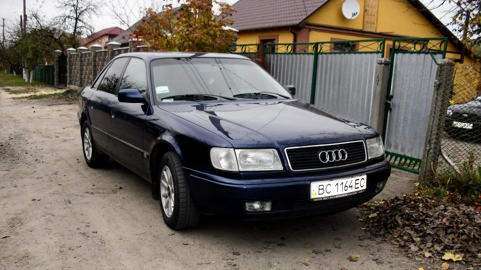 Audi 100 Frau 2