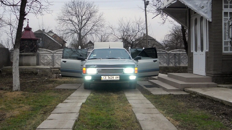 Audi 100 (*німецька сталь*) 3