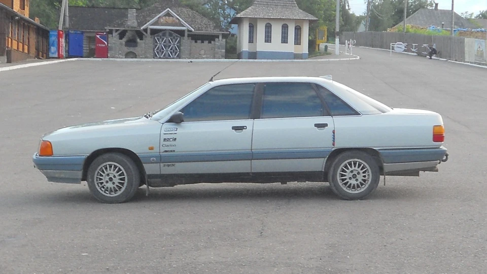 Audi 100 (*німецька сталь*) 5